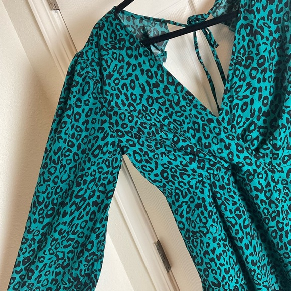 Double Crazy Layered Ruffle Hem
Leopard Dress size medium - Picture 6 of 11